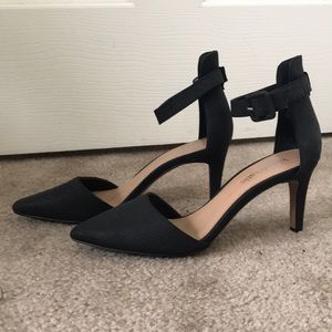 Black 1.5 in heels. Kelly&Katie. Worn once!